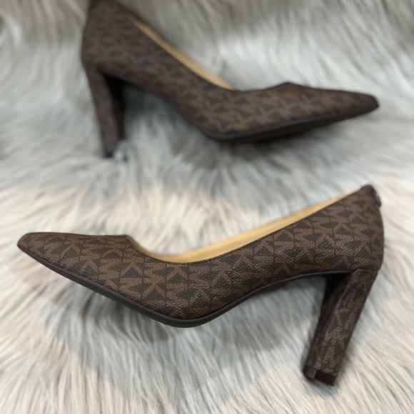 Michael Kors Milly Brown Signature Logo high heels shoes. New - Picture 2 of 8